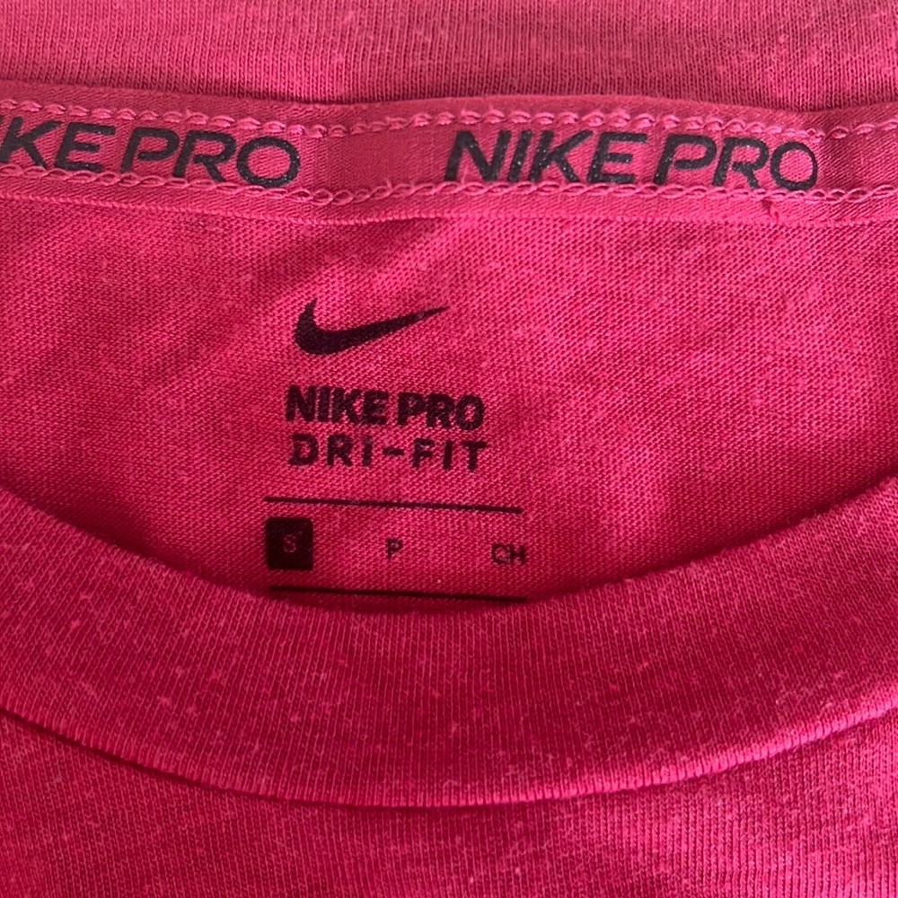 Nike short sleeve shirts in red and pink S - Picture 3 of 5